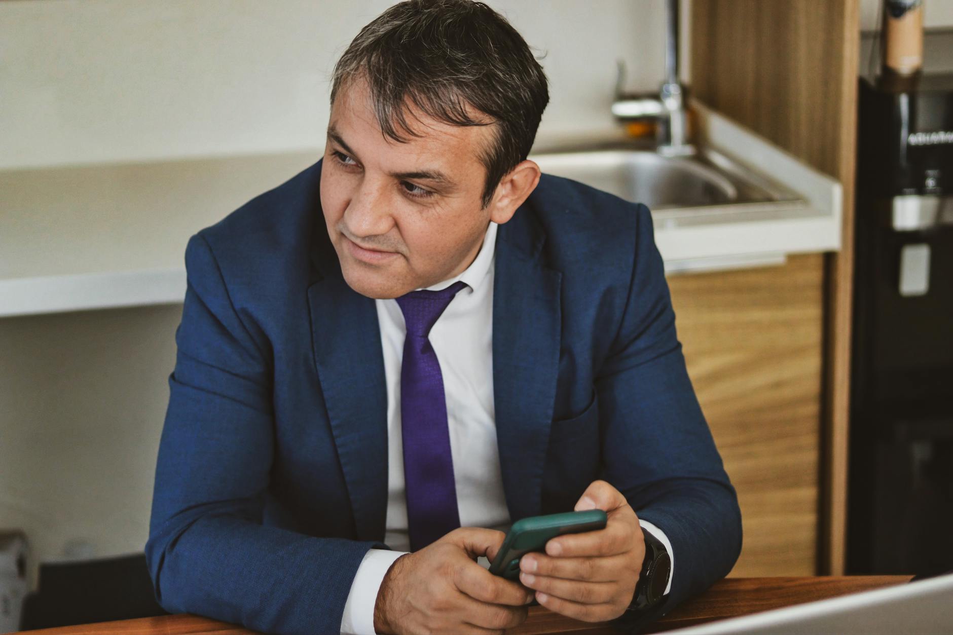 倉庫の入退場管理を比較｜QRコード・ICカード・顔認証