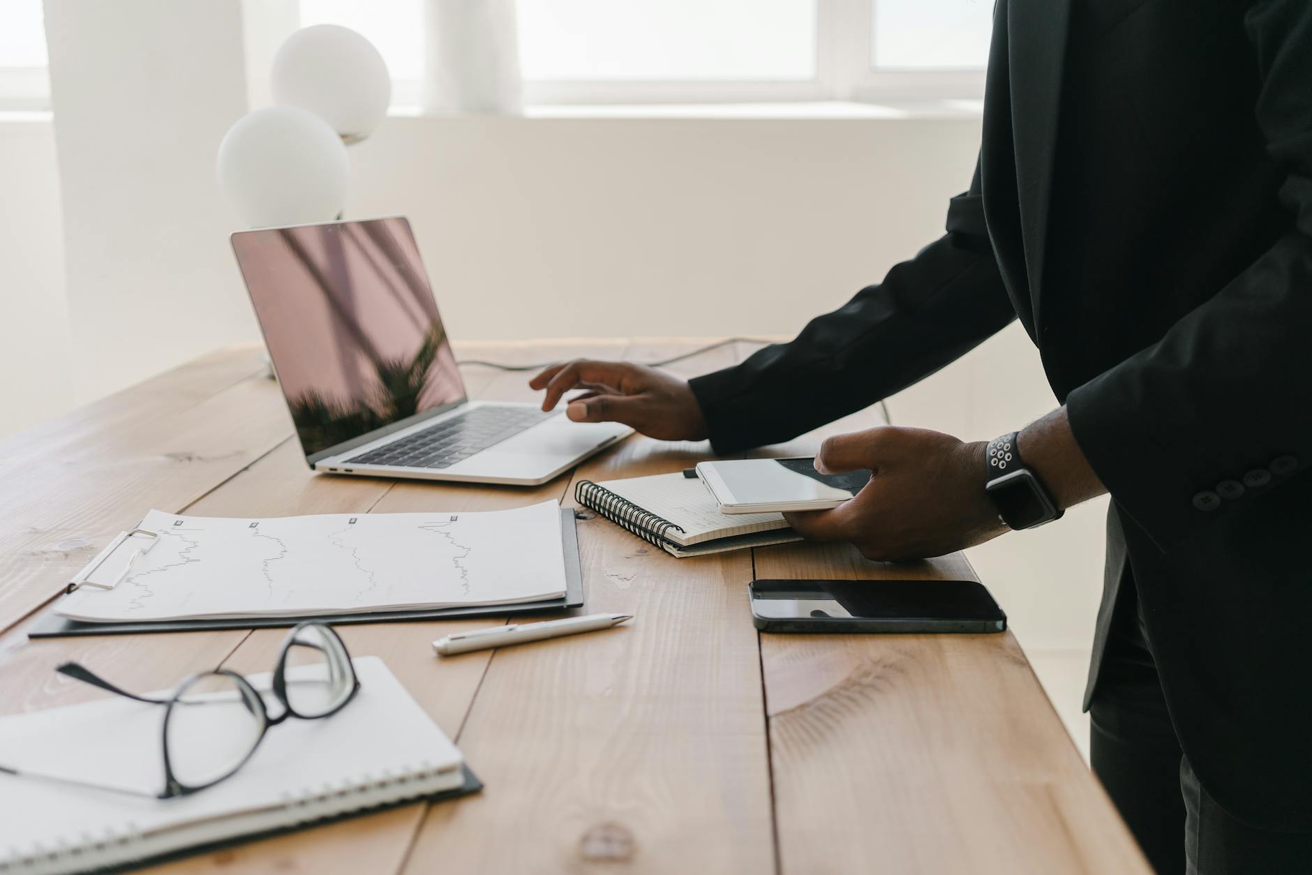 荷主対応・報告業務を効率化する方法｜物流現場の時短術