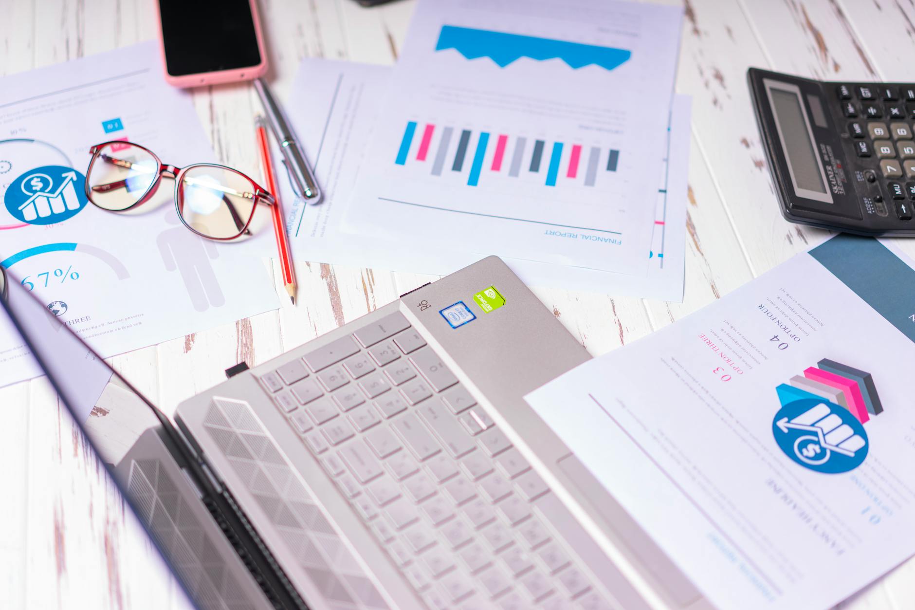 倉庫人員管理システム比較｜4タイプの特徴と選び方